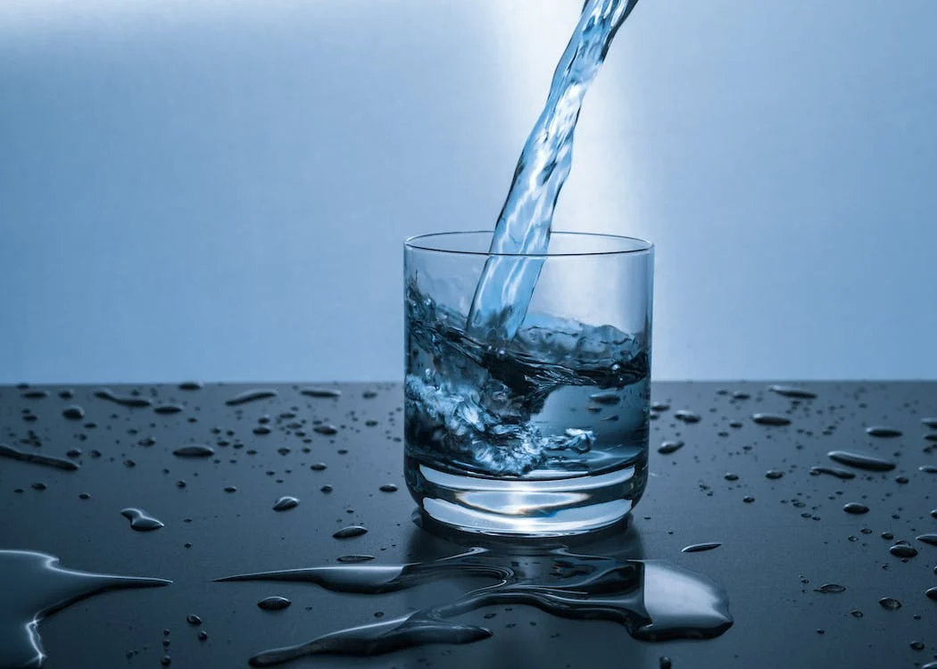 Al momento stai visualizzando Acqua alcalina in commercio : benefici e controindicazioni